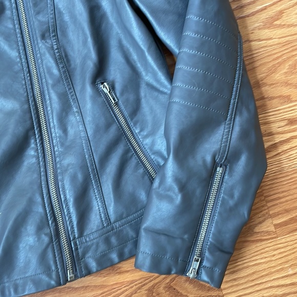 Cupcakes and Cashmere Gray Faux Leather Moto Jacket Size Large EUC - Picture 3 of 10